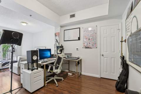 533 NE 3rd Avenue #321, Fort Lauderdale FL - photo 6 of 27