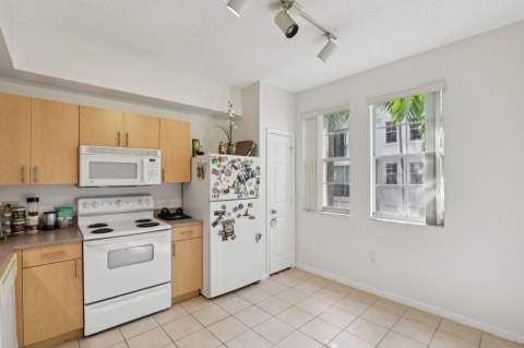 533 NE 3rd Avenue #321, Fort Lauderdale FL - photo 13 of 27