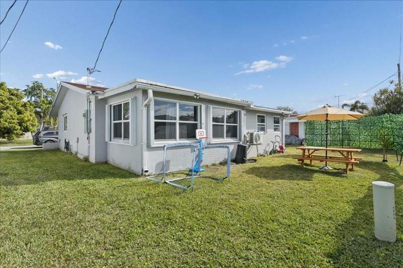 2 bedroom Single Family Residence at 4805 NW 25th Terrace, Tamarac Lakes South 62-24, Fort Lauderdale — photo 3