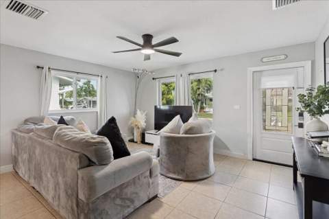 4805 NW 25th Terrace, Fort Lauderdale FL - photo 6 of 21