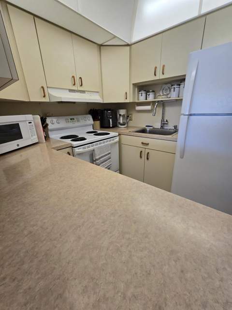 111 Lyndhurst E #111, Deerfield Beach FL - photo 6 of 82