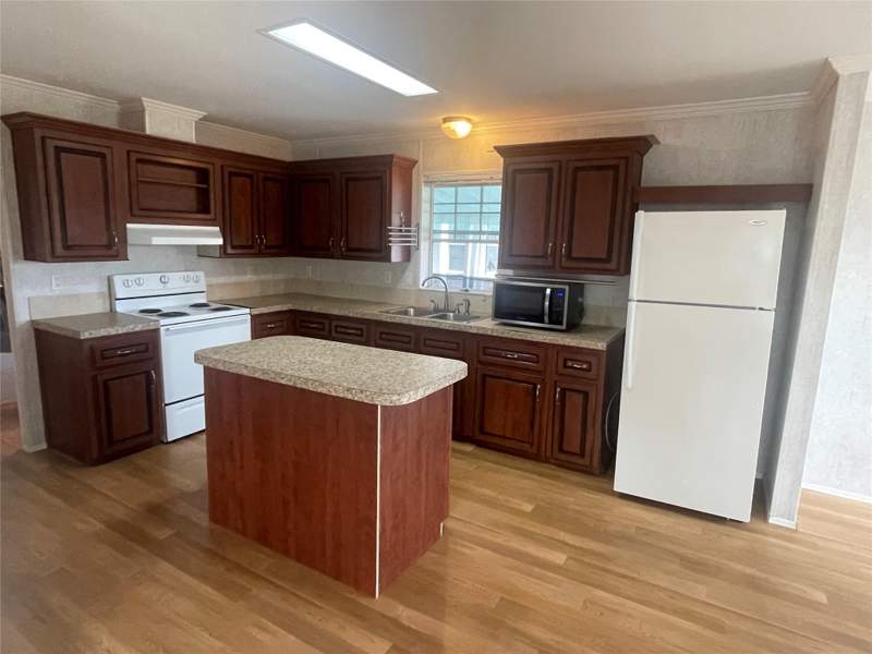 2 bedroom Mobile Home at 2321 SW 85th Avenue, Park City Sec Two-A 61-22, Davie — photo 2