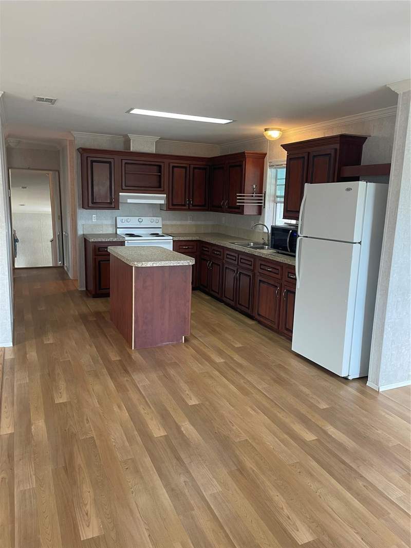 2 bedroom Mobile Home at 2321 SW 85th Avenue, Park City Sec Two-A 61-22, Davie — photo 3