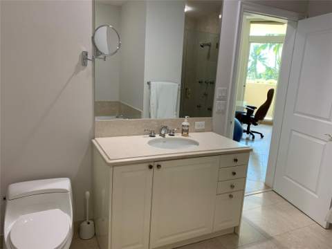 1063 W Hillsboro Mile #115, Hillsboro Beach FL - photo 23 of 30