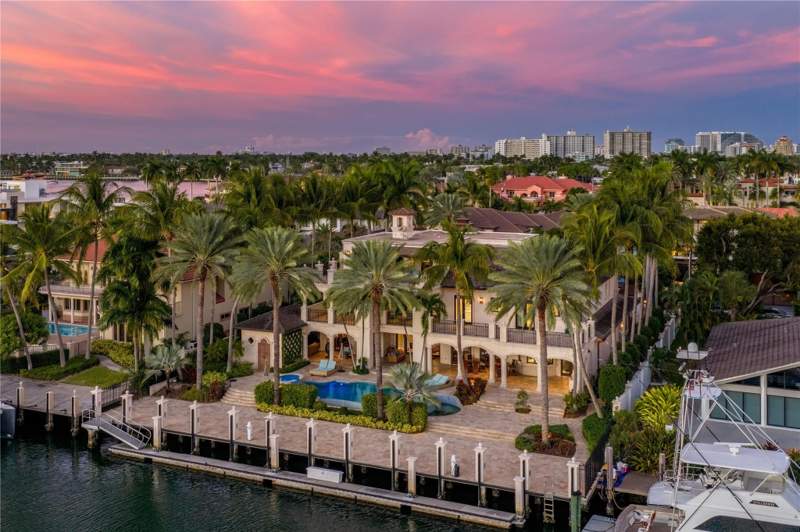 7 bedroom Single Family Residence at 2430 Del Lago Drive, Del Lago Isle, Fort Lauderdale — photo 3