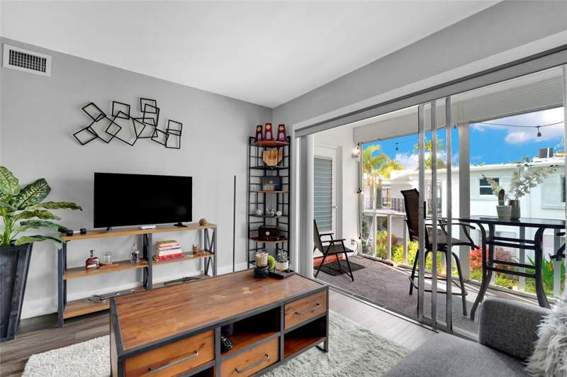 1 bedroom Stock Cooperative at 2161 NE 42nd Court #215, Venetian Park, Lighthouse Point — photo 3