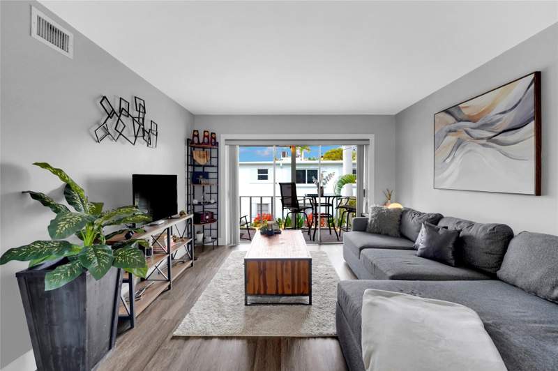1 bedroom Stock Cooperative at 2161 NE 42nd Court #215, Venetian Park, Lighthouse Point — photo 2