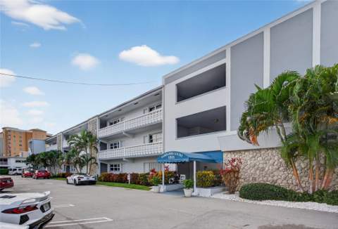 1001 N Riverside Drive #305, Pompano Beach FL - photo 9 of 44