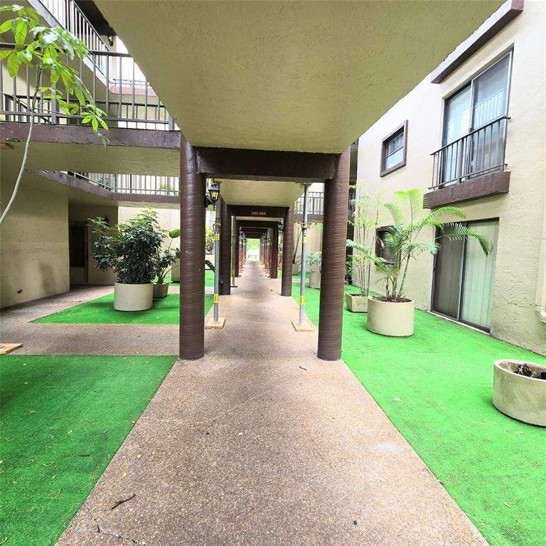 3 bedroom Condominium at 6060 S Falls Circle Drive #225, The Falls Of Inverrary, Lauderhill — photo 2