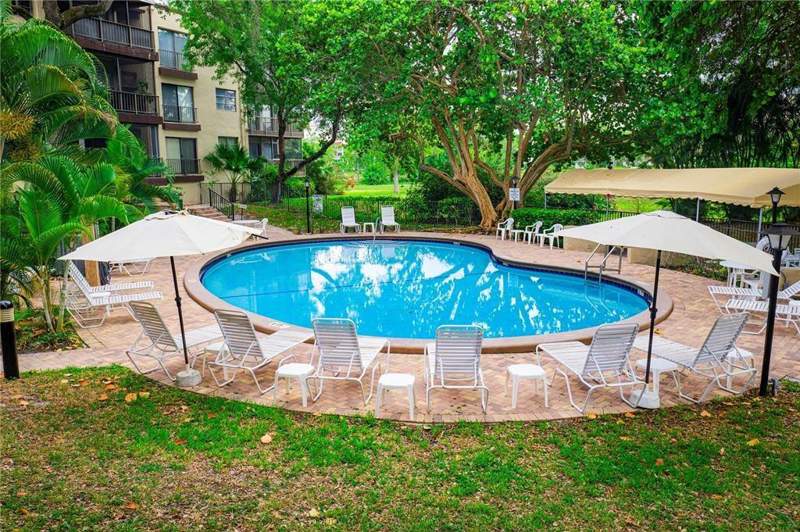 3 bedroom Condominium at 6060 S Falls Circle Drive #225, The Falls Of Inverrary, Lauderhill — photo 4