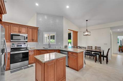 4910 NW 104th Avenue, Coral Springs FL - photo 8 of 40
