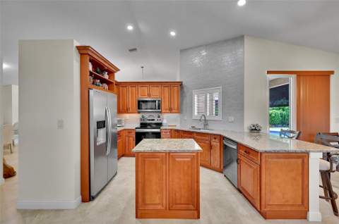 4910 NW 104th Avenue, Coral Springs FL - photo 9 of 40