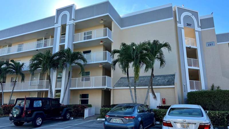 2 bedroom Condominium at 10382 NW 24th Place #107, Sunrise Lakes, Sunrise — photo 2
