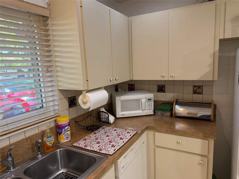 2 bedroom Condominium at 6711 S Parkway Drive #2-10, Venetian Lakes, Margate — photo 4
