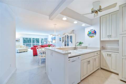 1021 Hillsboro Mile #G1, Hillsboro Beach FL - photo 7 of 32