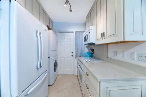 1021 Hillsboro Mile #G1, Hillsboro Beach FL - photo 8 of 32