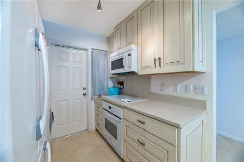 1021 Hillsboro Mile #G1, Hillsboro Beach FL - photo 10 of 32