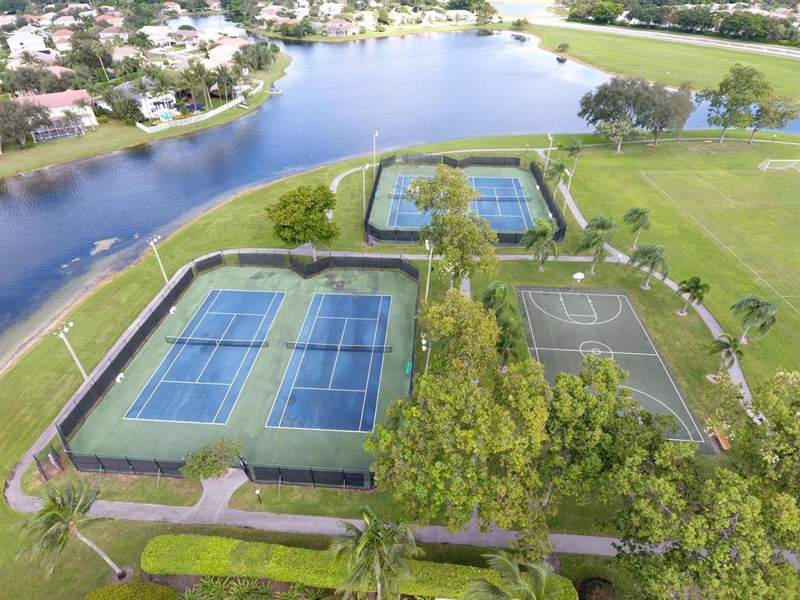 4 bedroom Single Family Residence at 6602 Geneva Street, Spinnaker Bay At Lake Cha, Lake Worth — photo 3