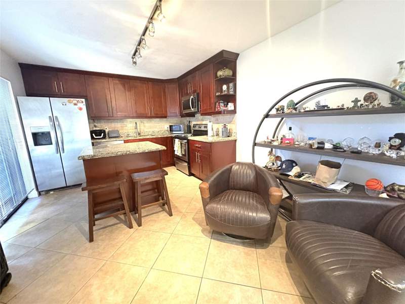 2 bedroom Townhouse at 294 Arabian Road #294, Lakewood First, Palm Springs — photo 3