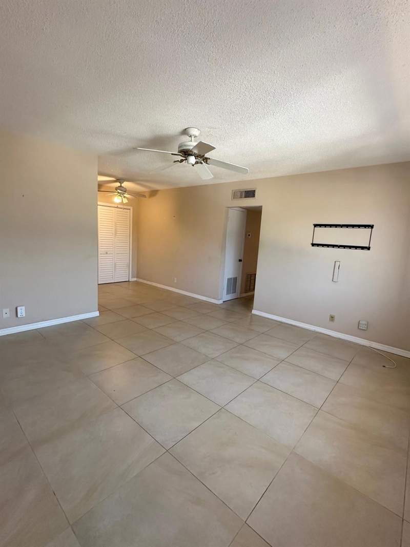 2 bedroom Stock Cooperative at 350 S Cypress Road #522, Virginian Apartments, Pompano Beach — photo 5