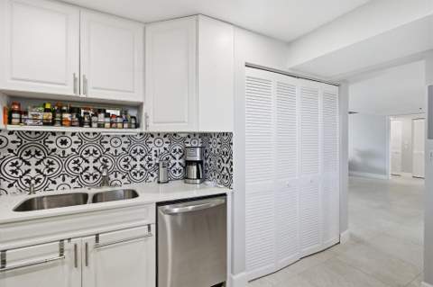 3910 Inverrary Boulevard #708-B, Lauderhill FL - photo 17 of 58