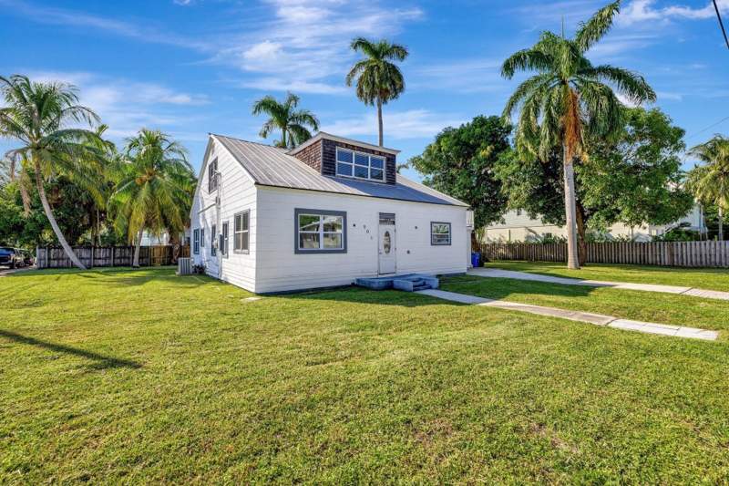 6 bedroom Single Family Residence at 901 W Las Olas Boulevard, Waverly Place 2-19 D, Fort Lauderdale — photo 4