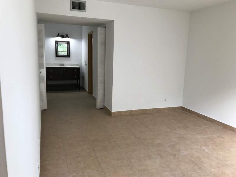 2 bedroom Condominium at 4394 NW 9th Avenue #21-3a, Heritage Circle, Deerfield Beach — photo 4