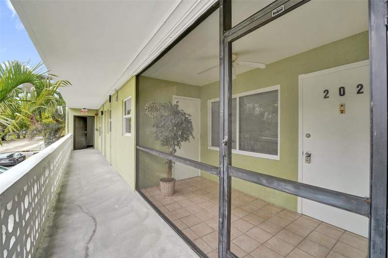 1 bedroom Condominium at 1425 Arthur Street #202A, Santa Monica Condominium, Hollywood — photo 5