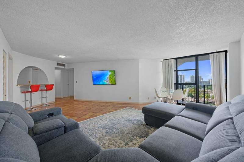 1 bedroom Condominium at 600 Parkview Drive #1111 (Ph11), The Towers of Oceanview, Hallandale Beach — photo 5