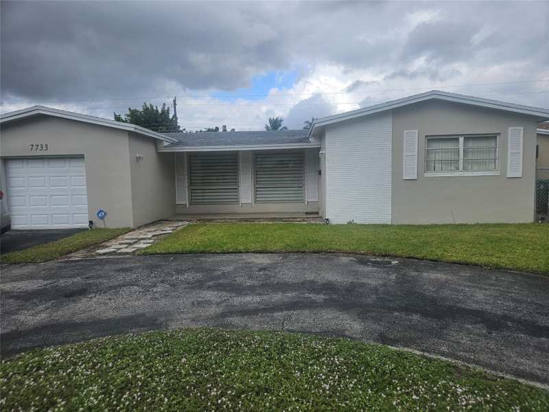 3 bedroom Single Family Residence at 7733 Embassy Boulevard, Miramar Park Third Add 61, Miramar — photo 1
