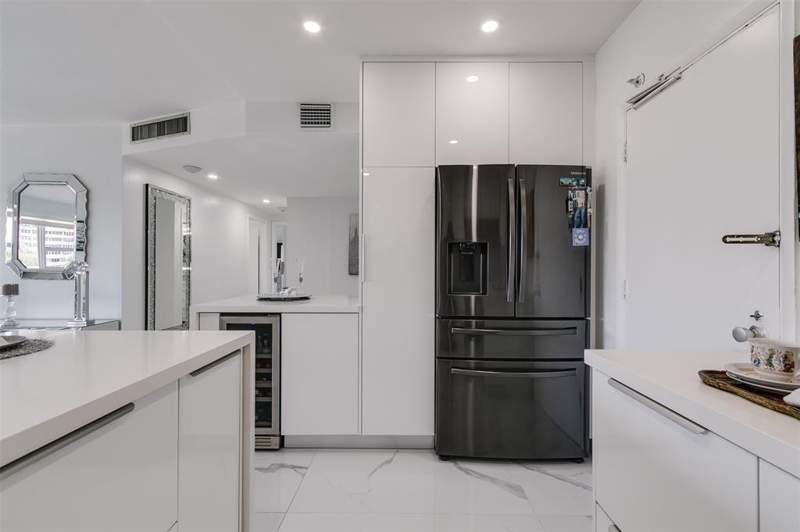 2 bedroom Stock Cooperative at 3333 NE 34th Street #304, Coral Ridge Towers South, Fort Lauderdale — photo 4