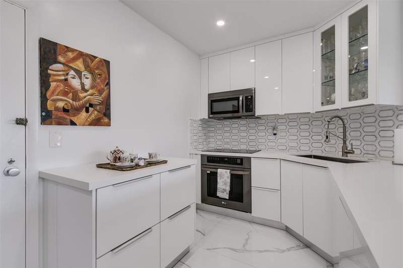 2 bedroom Stock Cooperative at 3333 NE 34th Street #304, Coral Ridge Towers South, Fort Lauderdale — photo 3