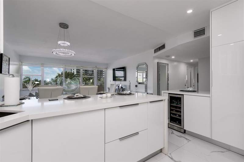 2 bedroom Stock Cooperative at 3333 NE 34th Street #304, Coral Ridge Towers South, Fort Lauderdale — photo 5