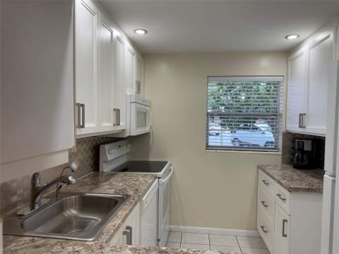 2901 NW 46th Avenue #106, Lauderdale Lakes FL - photo 6 of 35