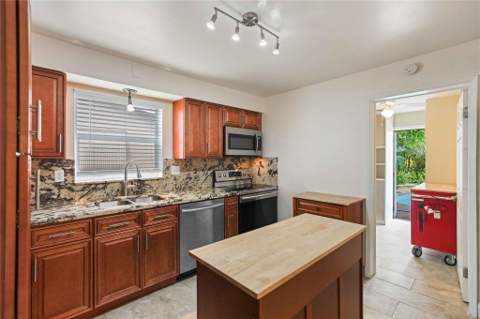 51 NE 49th Street, Fort Lauderdale FL - photo 10 of 31