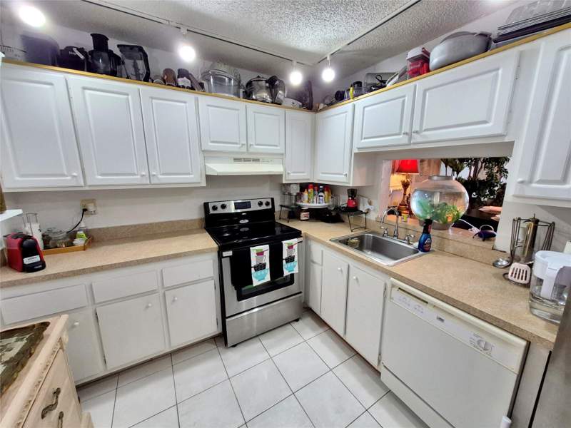 2 bedroom Condominium at 2840 Somerset Drive #208m, Somerset At Lauderdale, Lauderdale Lakes — photo 3