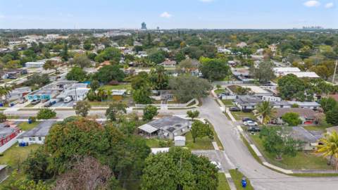 5829 Hayes Street, Hollywood FL - photo 7 of 35