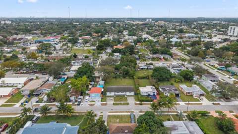5829 Hayes Street, Hollywood FL - photo 11 of 35