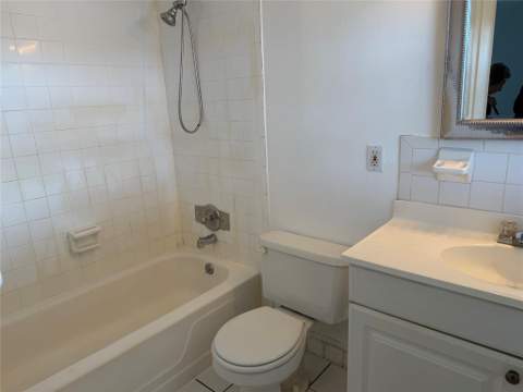 900 NE 26 Street #15, Wilton Manors FL - photo 10 of 11