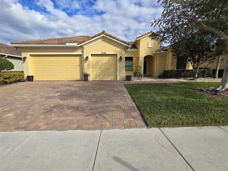 4 bedroom Single Family Residence at 2095 NW Diamond Creek Way, The Falls Of Jensen Beach, Jensen Beach — photo 1