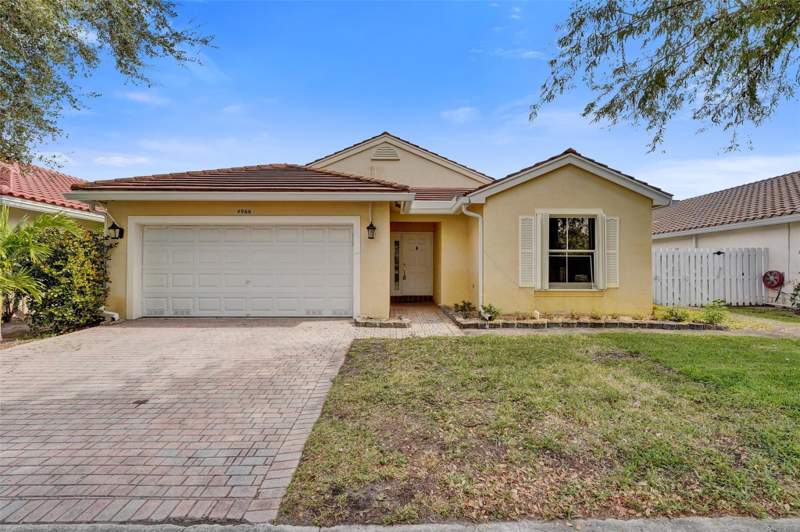 3 bedroom Single Family Residence at 4966 SW 33rd Terrace, Banyan Oakridge Plat, Hollywood — photo 5