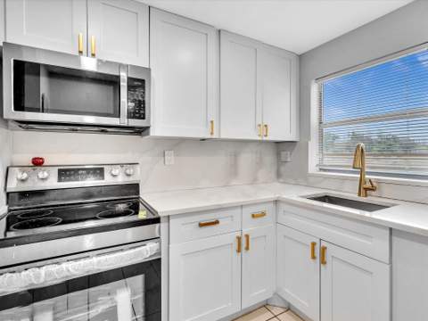 9041 Sunrise Lakes Boulevard #113, Sunrise FL - photo 17 of 50