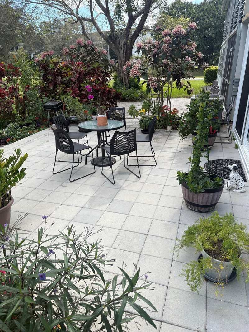2 bedroom Condominium at 211 N Oakridge #211, Oakridge N/Century Villge, Deerfield Beach — photo 1