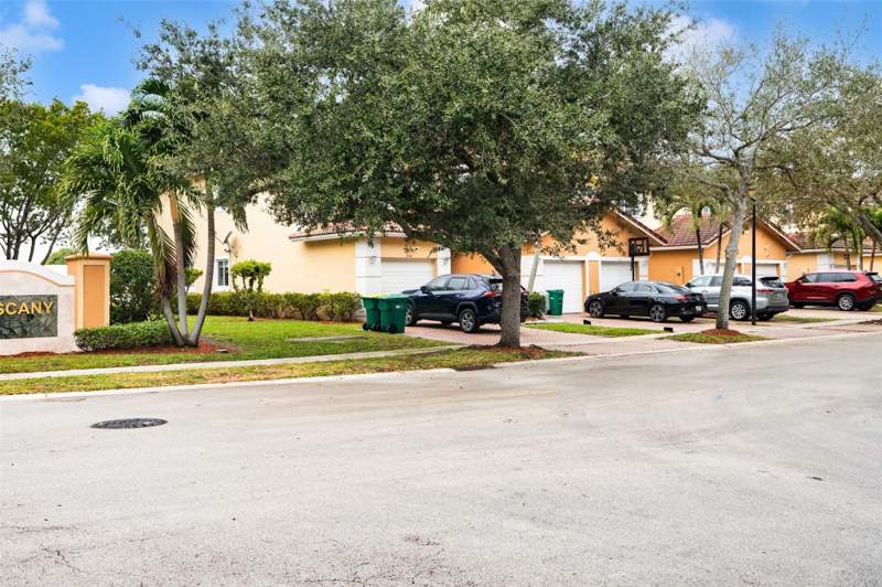 2 bedroom Townhouse at 5722 Tuscany Terrace, Tuscany 173-129 B, Tamarac — photo 2