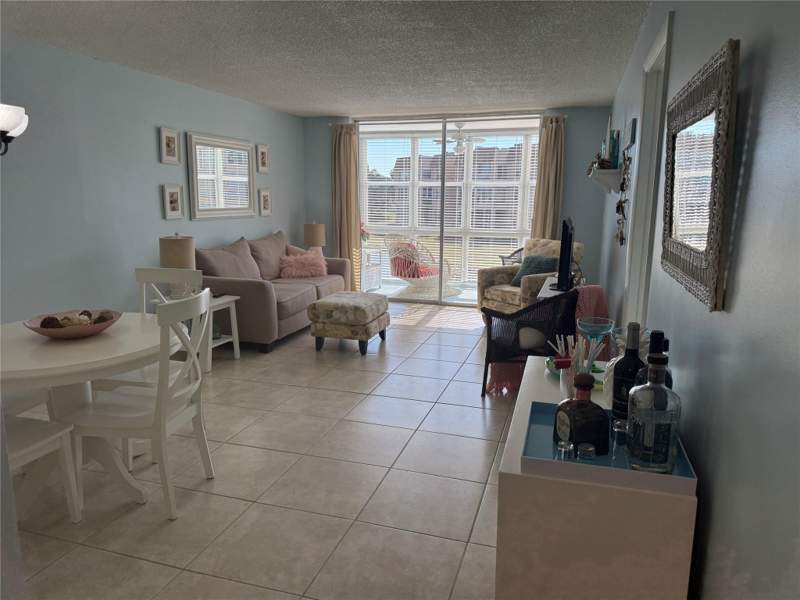 1 bedroom Condominium at 2761 N Pine Island Road #204, Sunrise Lakes 92 Condo, Sunrise — photo 4