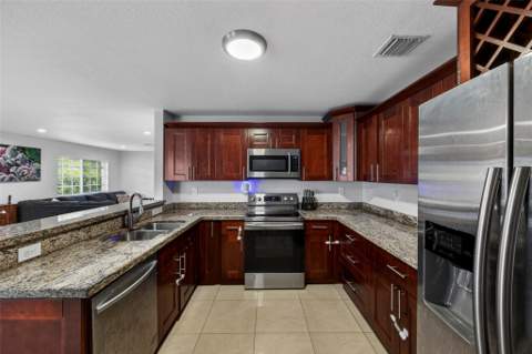 348 NW 40th Court, Oakland Park FL - photo 10 of 31