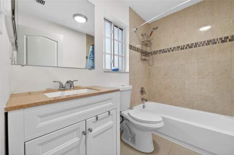 348 NW 40th Court, Oakland Park FL - photo 17 of 31