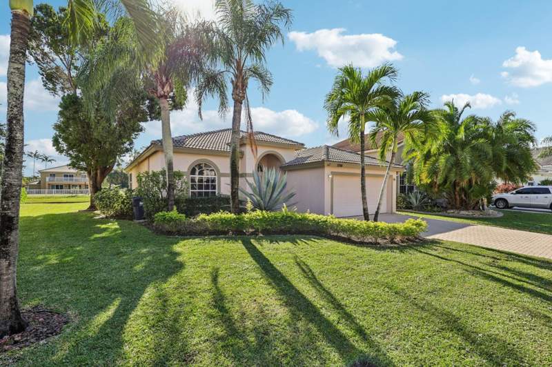 3 bedroom Single Family Residence at 3746 Old Lighthouse Circle, Orange Point #c, Wellington — photo 2