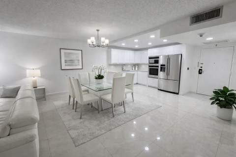 2500 Parkview Drive #403, Hallandale Beach FL - photo 6 of 25