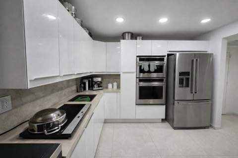 2500 Parkview Drive #403, Hallandale Beach FL - photo 9 of 25